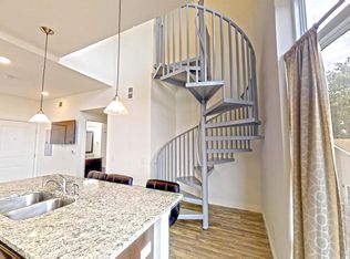 210 E White St #A, Champaign, IL 61820