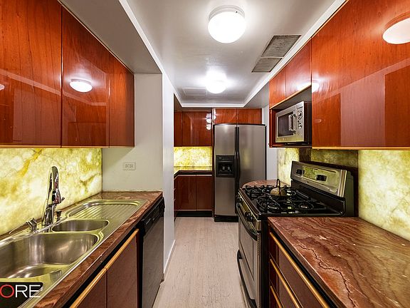 5th image of 43 W 61st St
