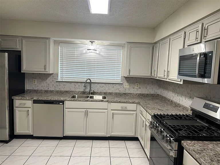 12310 Jaguar Dr — Photo 4