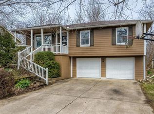 1816 NE McKee Ln, Lees Summit, MO 64086