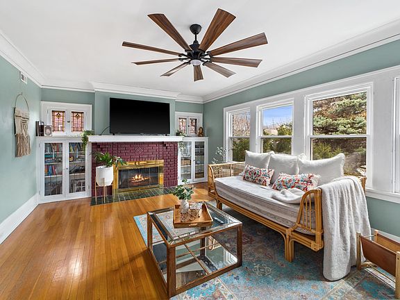 3rd image of 9412 Clifton Blvd Floor 2