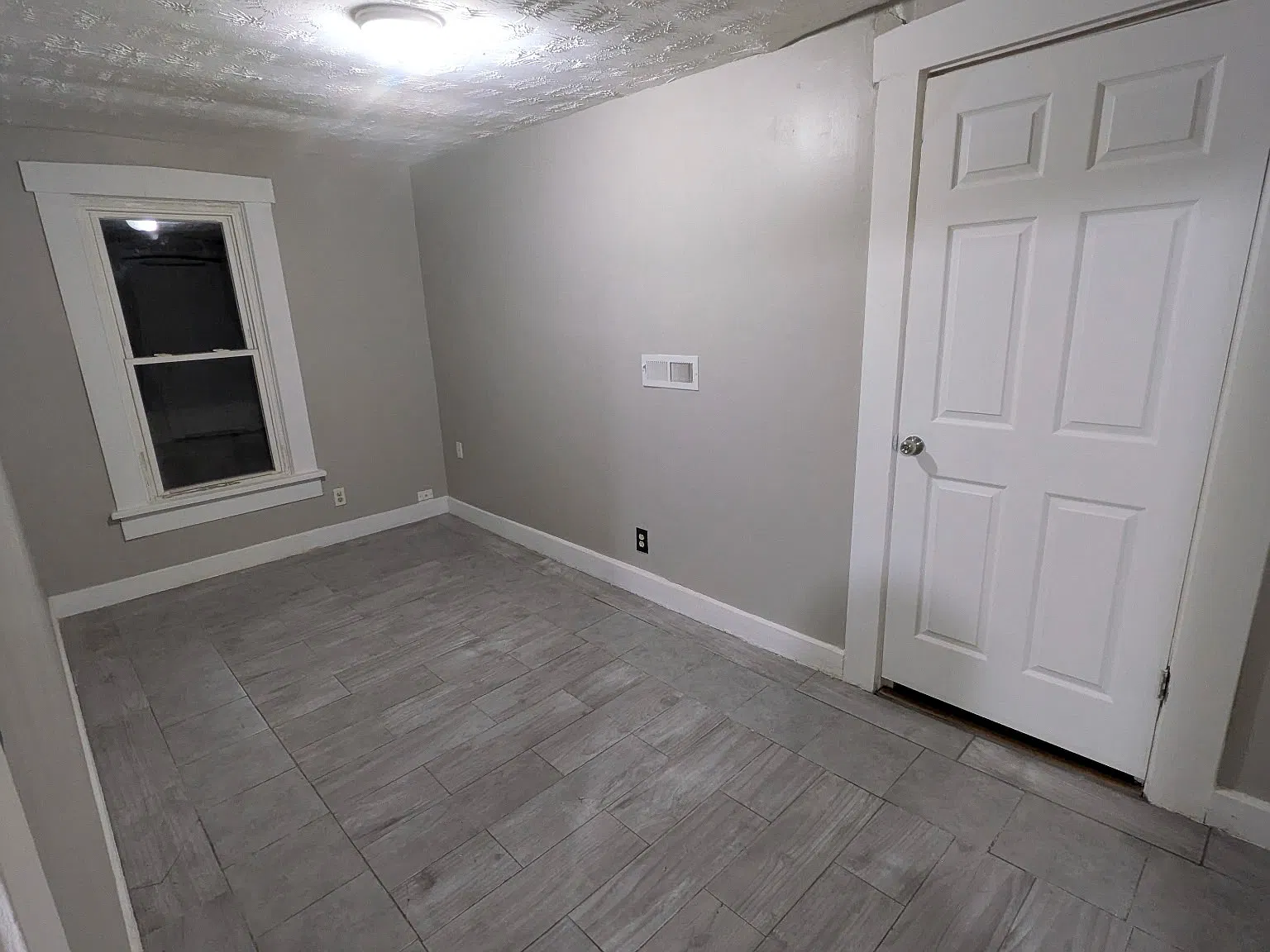 5 bed, 1572 sqft, $1,300 — Photo 2
