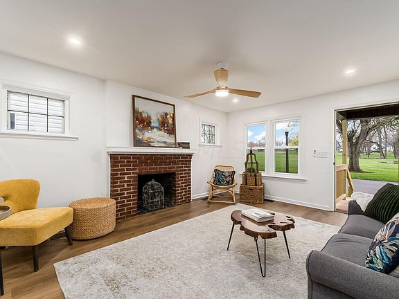4th image of 438 Woodbury Ave