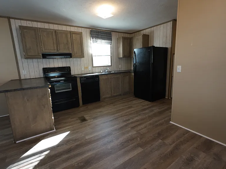 304 Reeves St #G4 — Photo 4