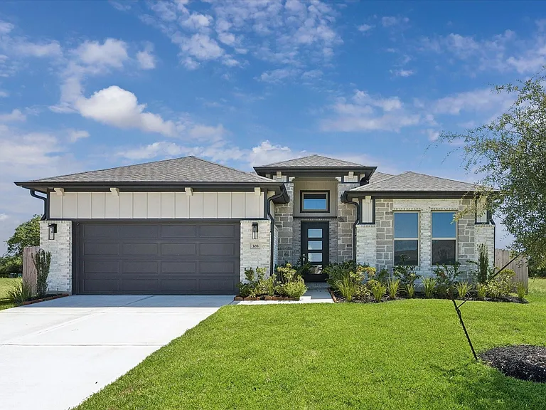 308 Legacy Point Dr — Photo 1