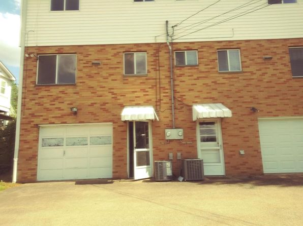 903 Blackstone Ln
