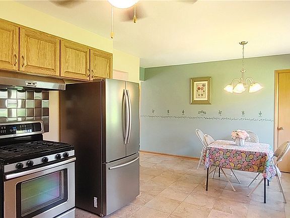 5th image of 15223 Armes Ct