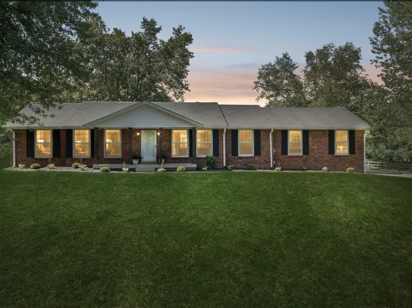 920 Clearview Rd, Cottontown, TN 37048