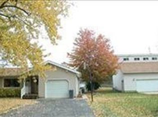 708 Glenview Dr, Plainwell, MI 49080