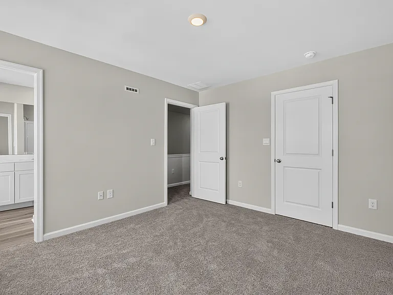 149 Essex Dr — Photo 29