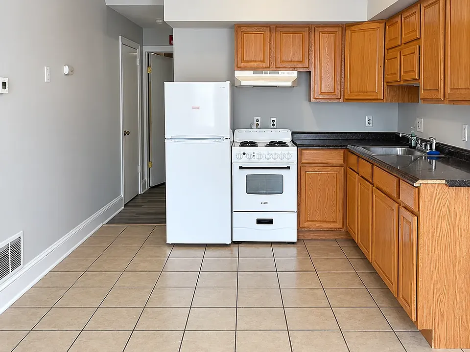 308 W 6th St #1