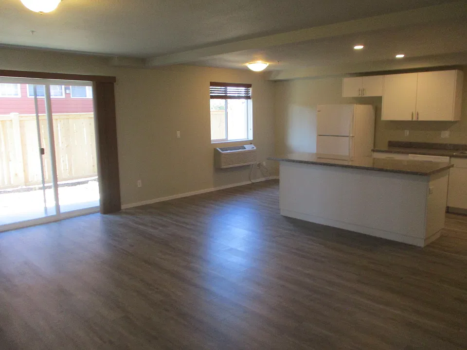 154 W Adams Ave