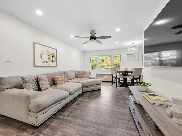 349 Bay 8 St #2B, Brooklyn, NY 11228