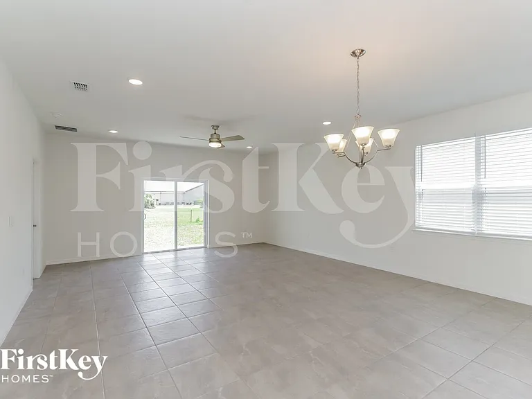 560 Crown Rose Dr — Photo 4