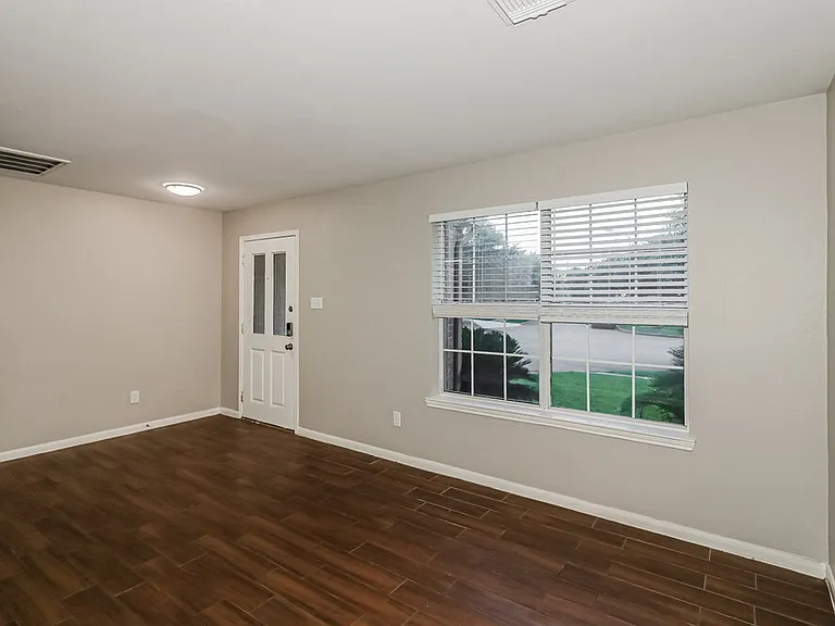 16102 Dawn Marie Ln — Photo 4