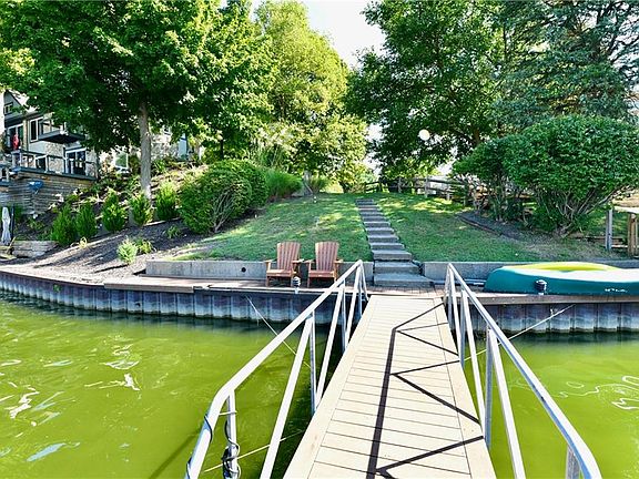 5th image of 306 Sussex Cir