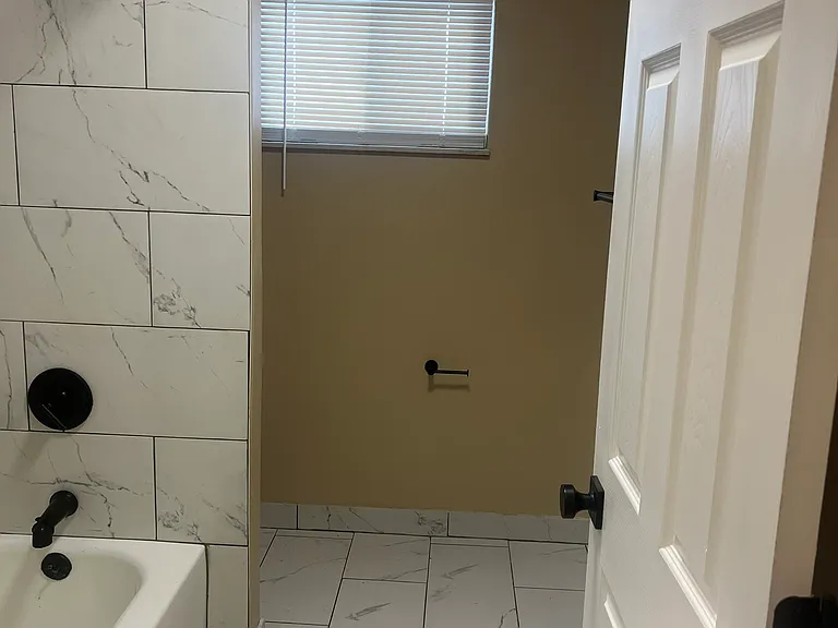 315 E Nepessing St #6 — Photo 1