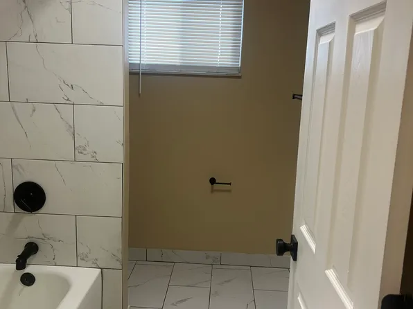 315 E Nepessing St APT 6, Lapeer, MI 48446