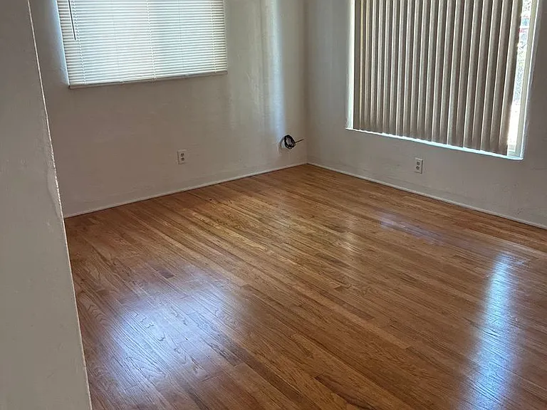 2842 Quincy NE — Photo 10
