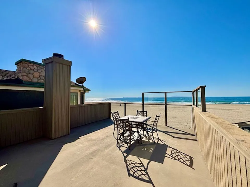 3949 Ocean Dr
