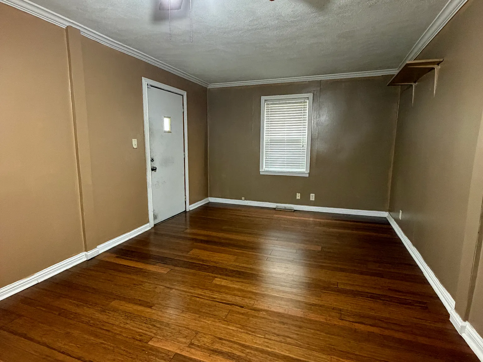3 bed, 1056 sqft, $1,050 — Photo 2
