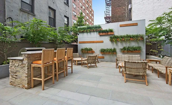 Sold by Compass | media 21