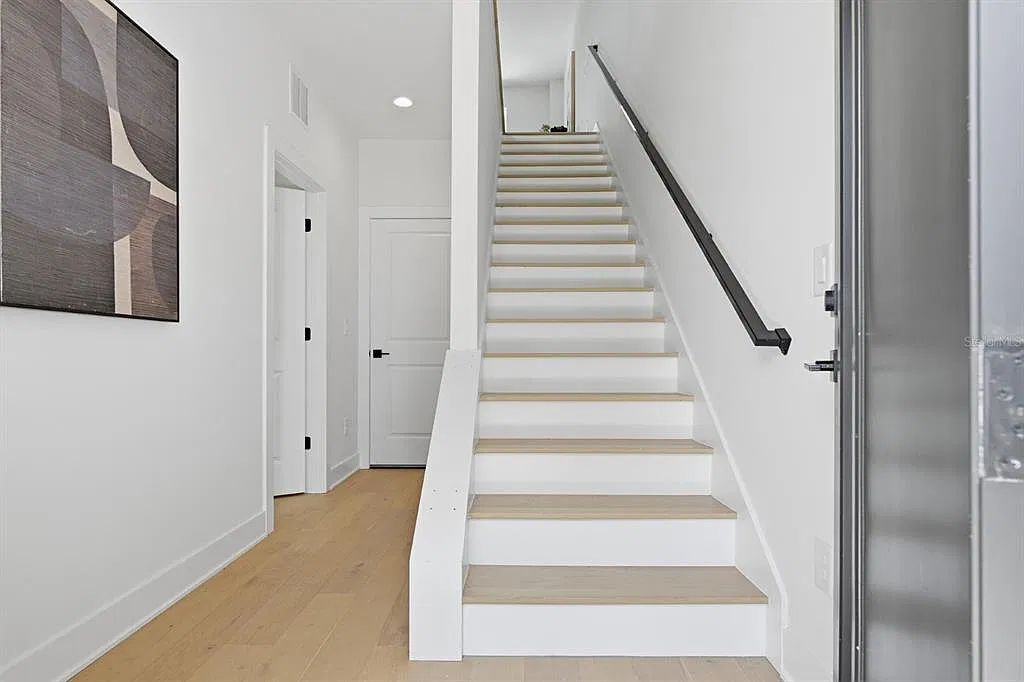 3 bed, 3.5 bath, 2377 sqft, $5,250 — Photo 2