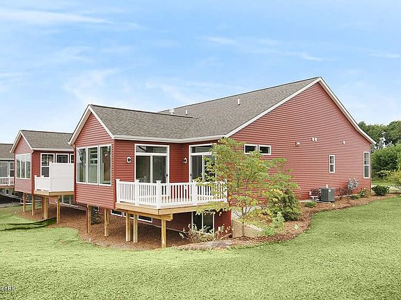 3rd image of 2857 Red Bud Dr
