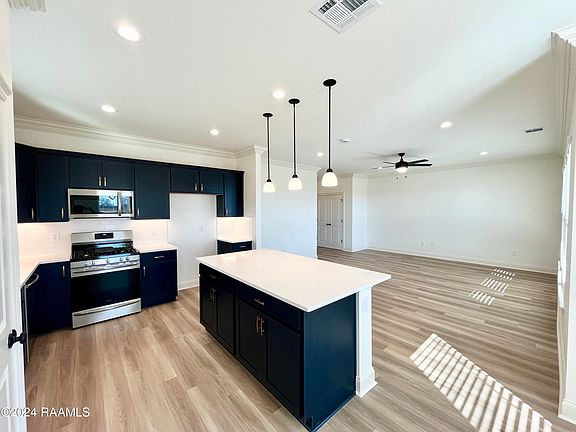 3rd image of 119 Gilded Ln