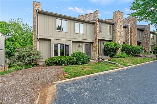 3555 Londonderry Ln Photo 1