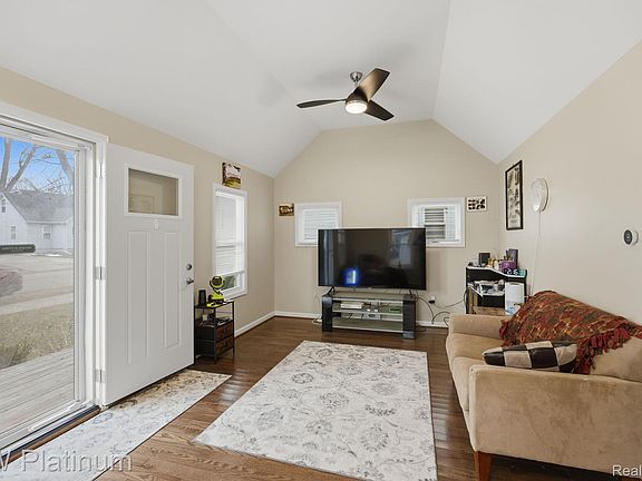 4th image of 20919 Hollywood St