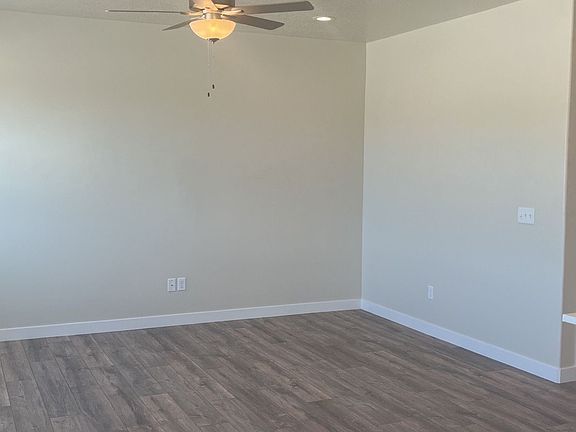 3rd image of 835 N Hilltop Dr