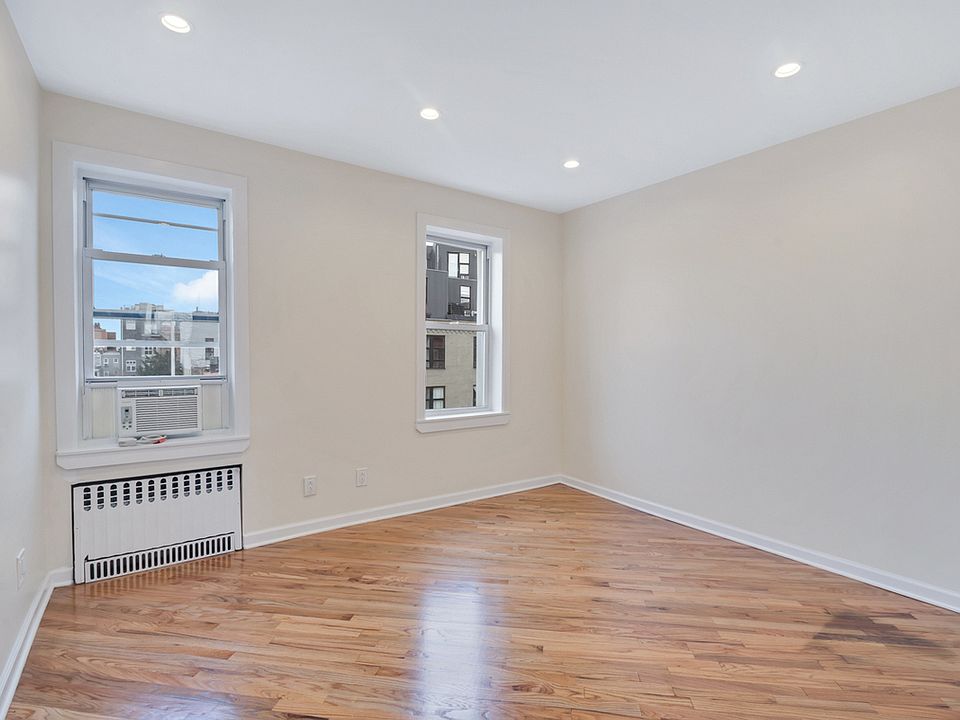 2nd image of 295 Graham Ave APT 4D