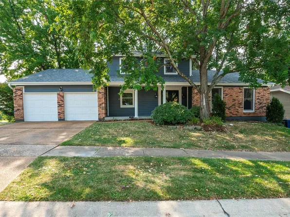 15438 Squires Way Dr, Chesterfield, MO 63017
