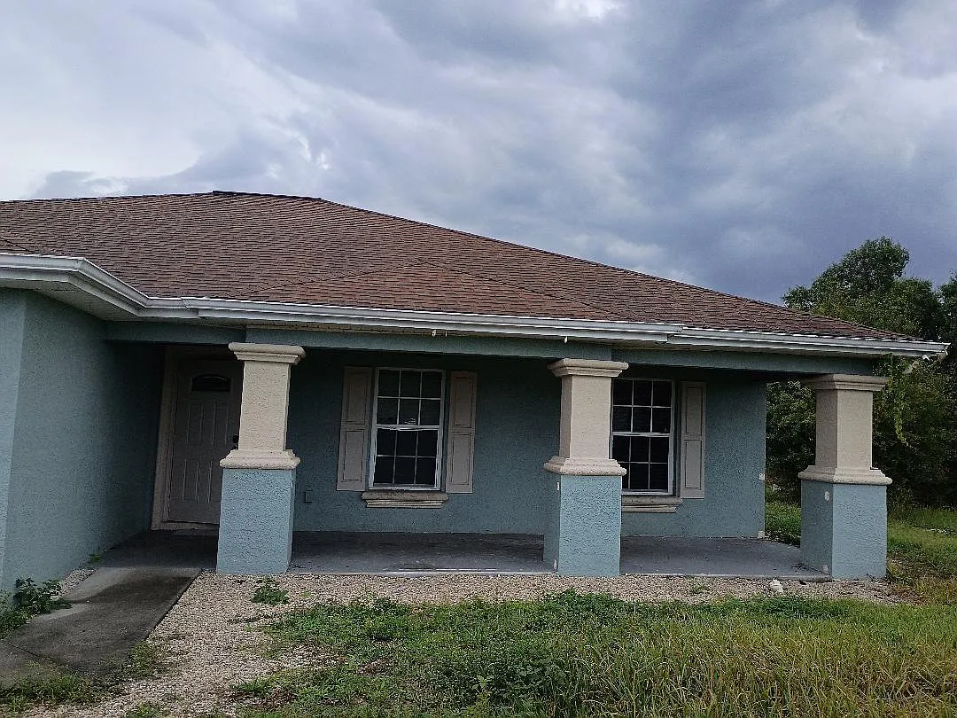 3 bed, 2.0 bath, 1472 sqft, $2,200 — Photo 2