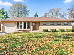 48 Ridgewood Rd, Elk Grove Village, IL 60007