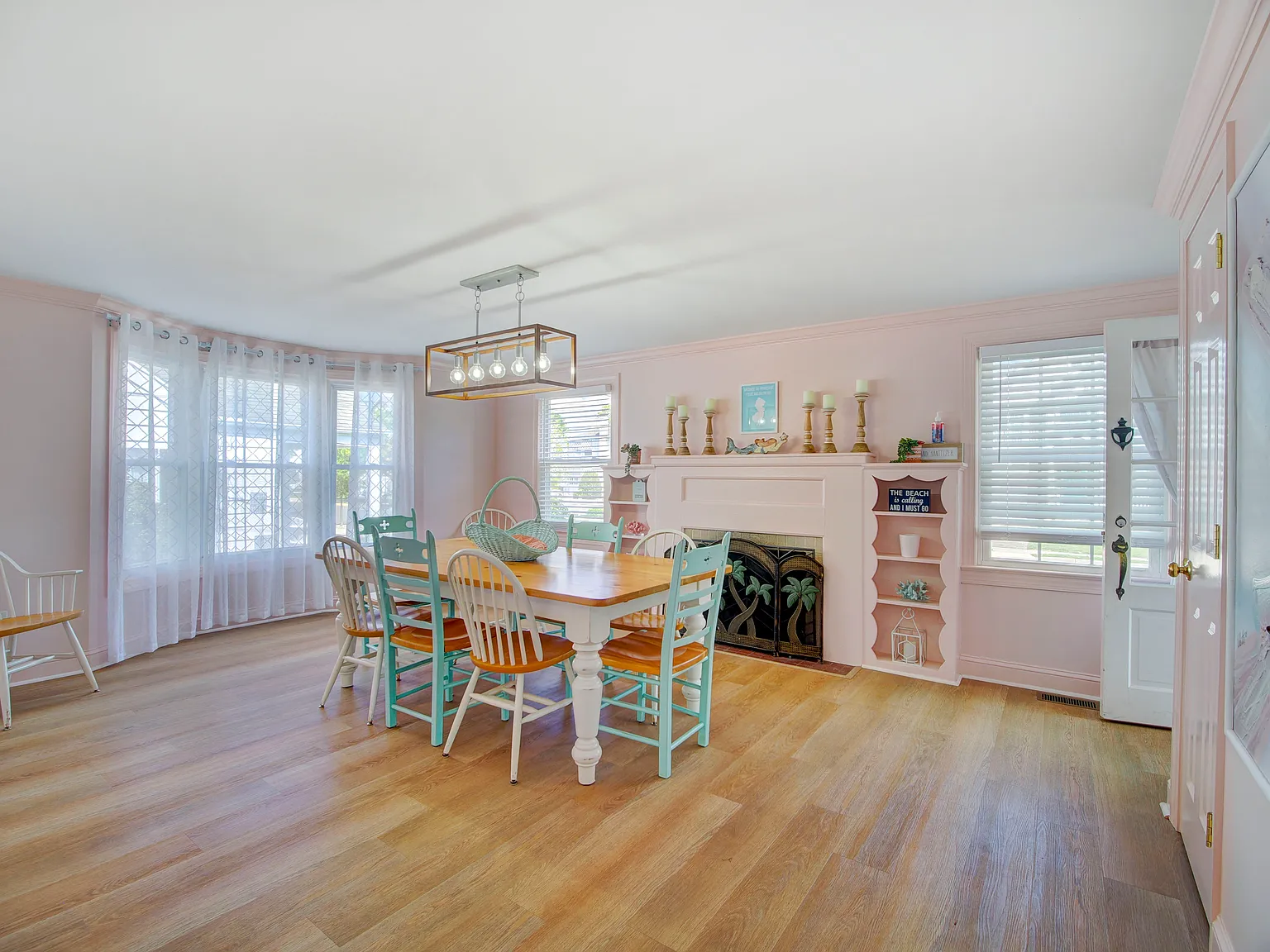 4 bed, 2500 sqft, $2,850 — Photo 4