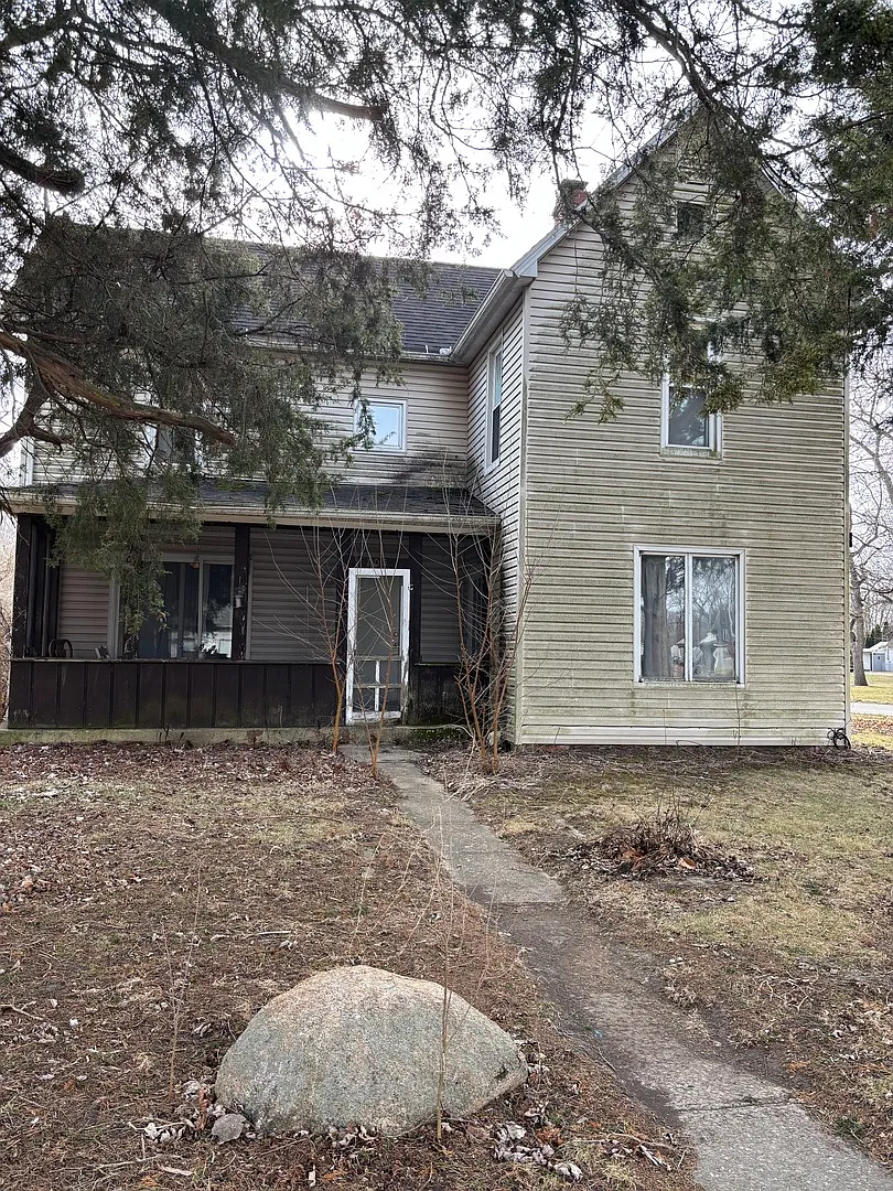105 W Adams St photo 1