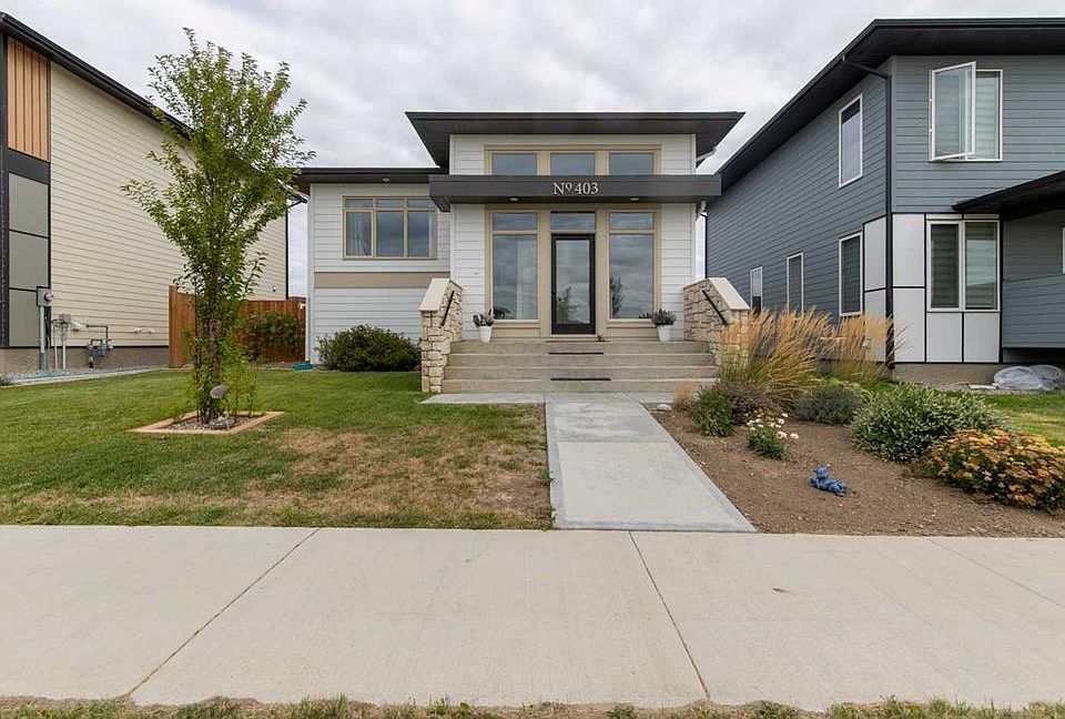 1st image of 403 S Caledonia Blvd W