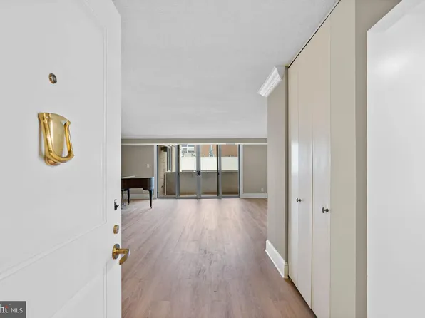 4601 N Park Ave APT 817, Chevy Chase, MD 20815