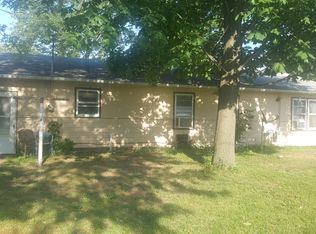 505 Interstate Dr, Saint Elmo, IL 62458