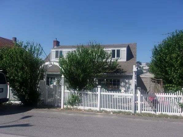 127 Hampton Cir, Hull, MA 02045