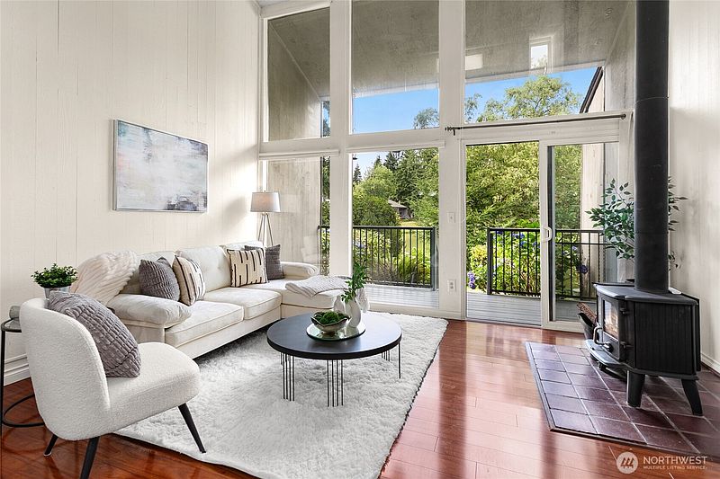 3rd image of 13832 NE 66th Street #605