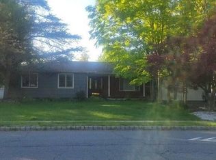 45 Hidden Lake Dr, North Brunswick, NJ 08902