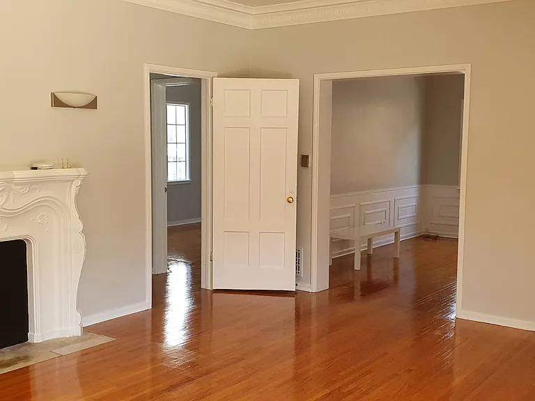 917 S Hobart Blvd — Photo 3