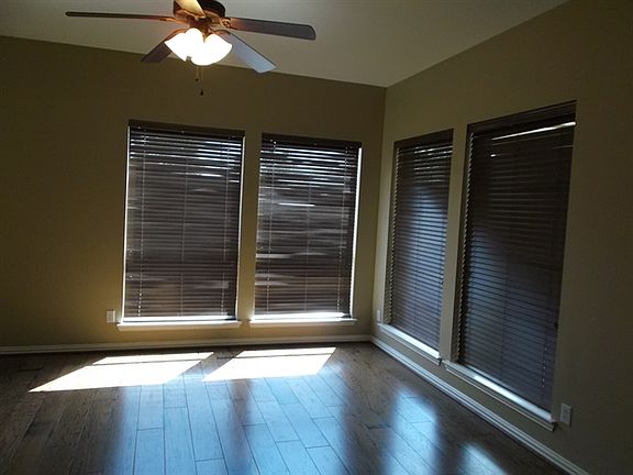 4th image of 8815 Peach Oak Xing