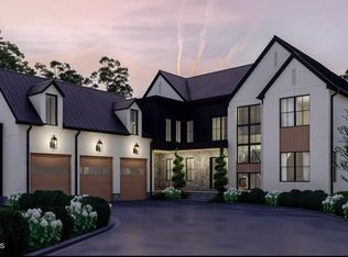 8 Lourdes Ct, Farmingdale, NJ 07727