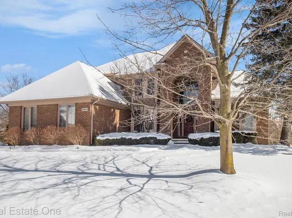 22240 Barclay Dr, Novi, MI 48374