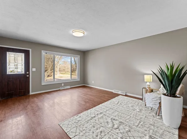 513 W 2nd St, Reedsburg, WI 53959
