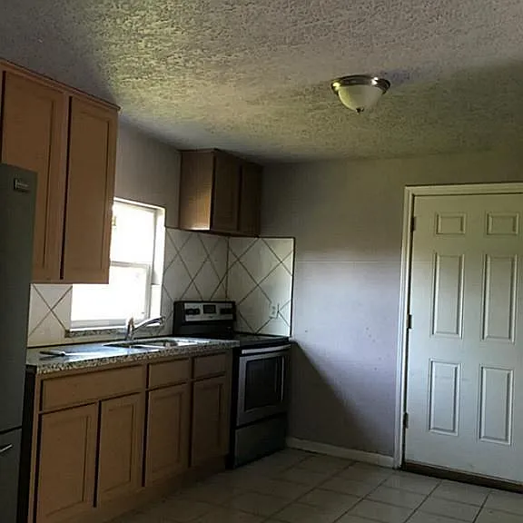 602 Illinois St #1/2 — Photo 4